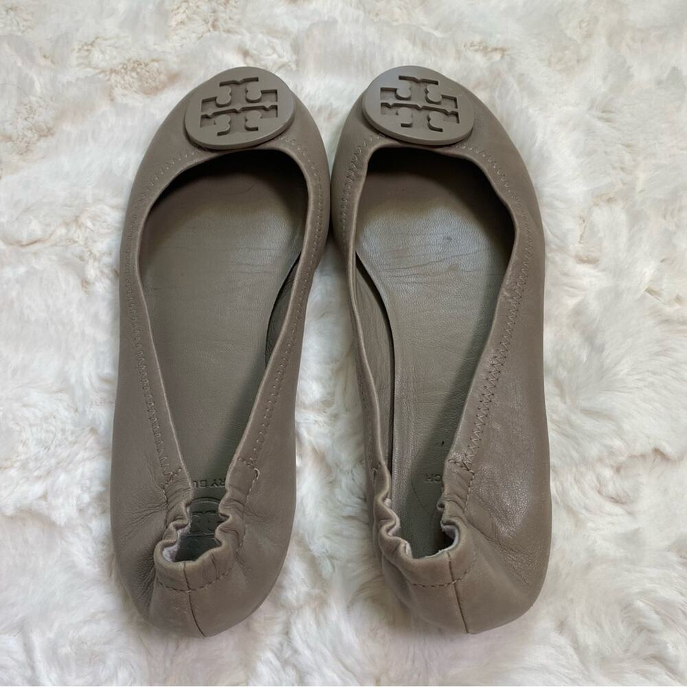 Tory Burch Grey Leather Minnie Scrunch Travel Logo Ballet Flats Size 6 - Picture 5 of 12